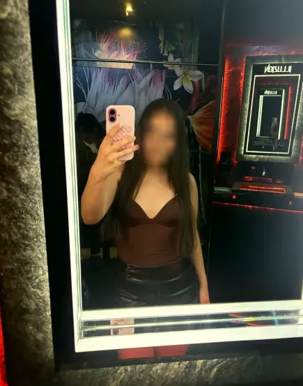Amira, 18