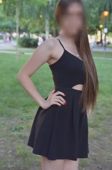 Courtney, 27