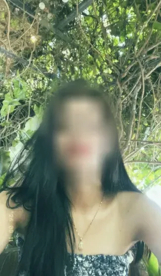 Ella, 24