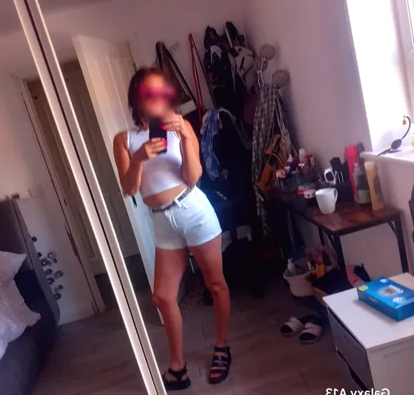 Ellie, 39