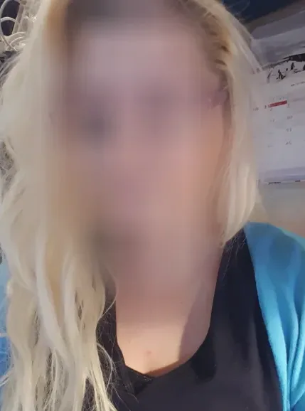 Evie, 40