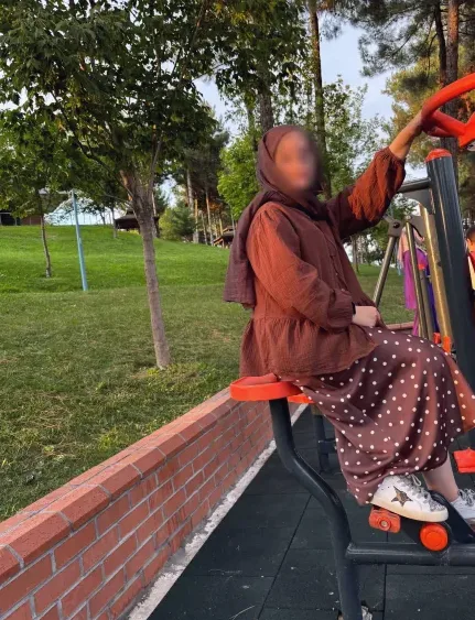 Hannah, 29