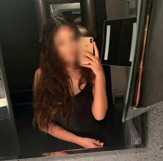 Isla, 24