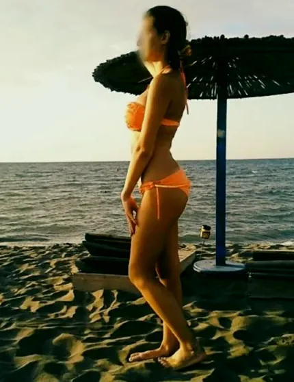 Lara, 27