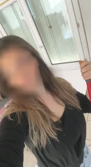 Laura, 20