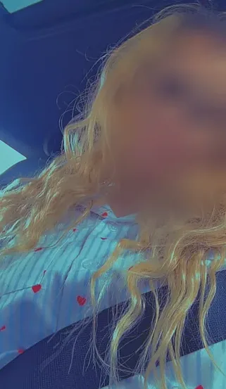 Mia, 28