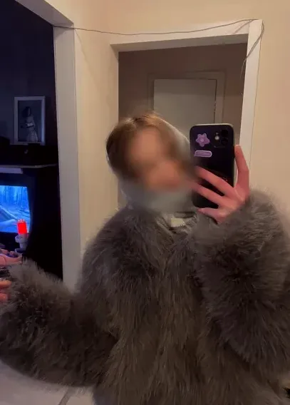 Rhona, 30