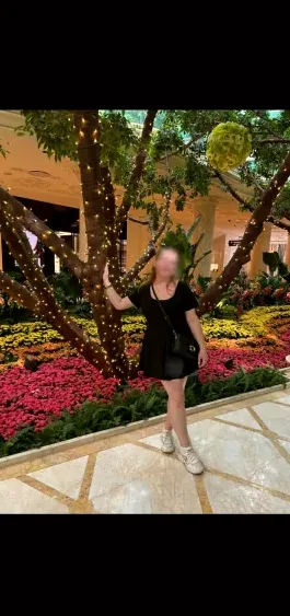 Zoe, 25